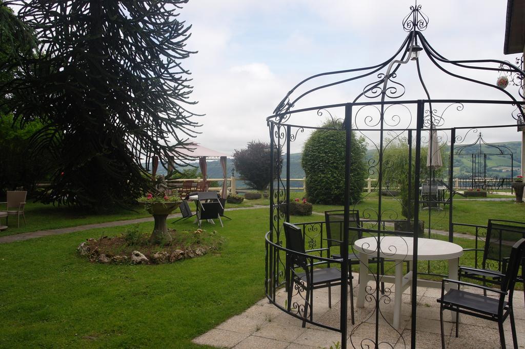 Hostellerie Saint Clement Vic-sur-Cère Kültér fotó
