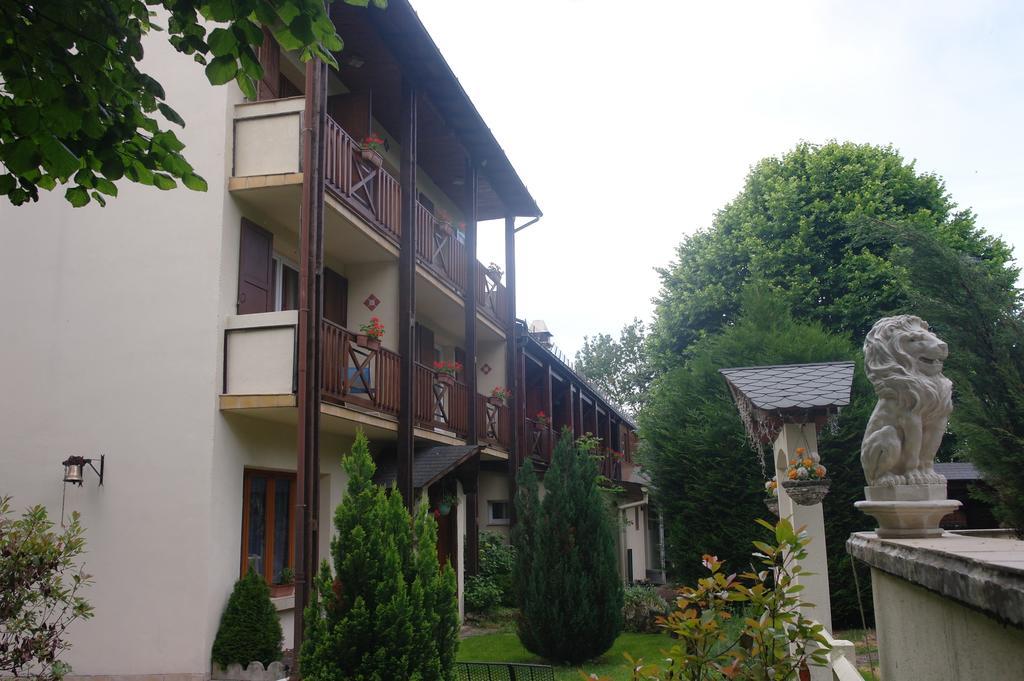 Hostellerie Saint Clement Vic-sur-Cère Kültér fotó