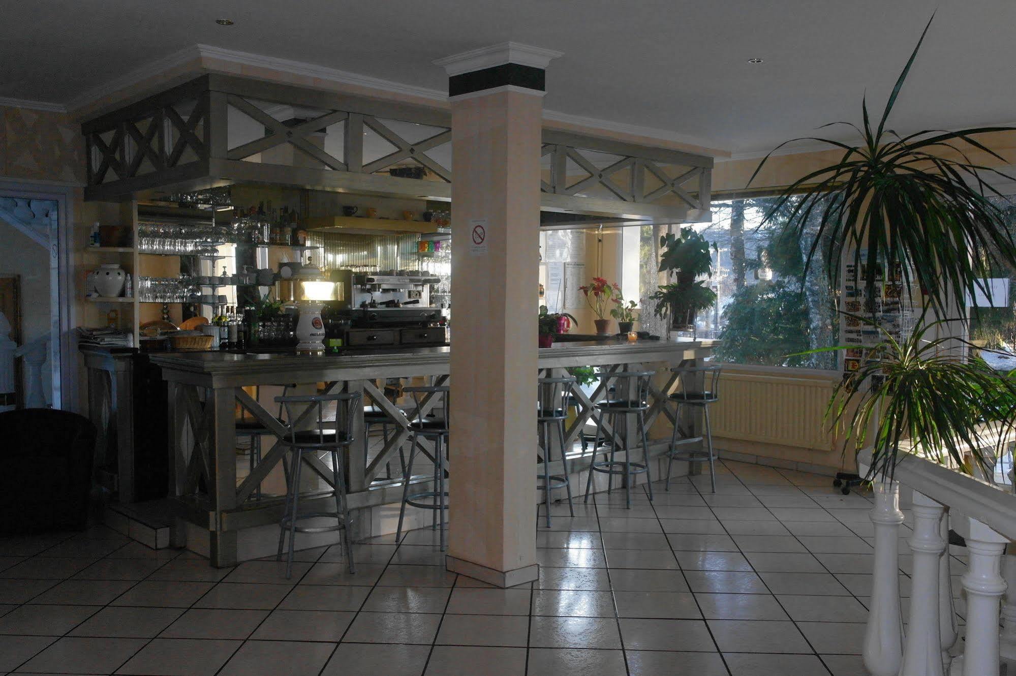 Hostellerie Saint Clement Vic-sur-Cère Kültér fotó