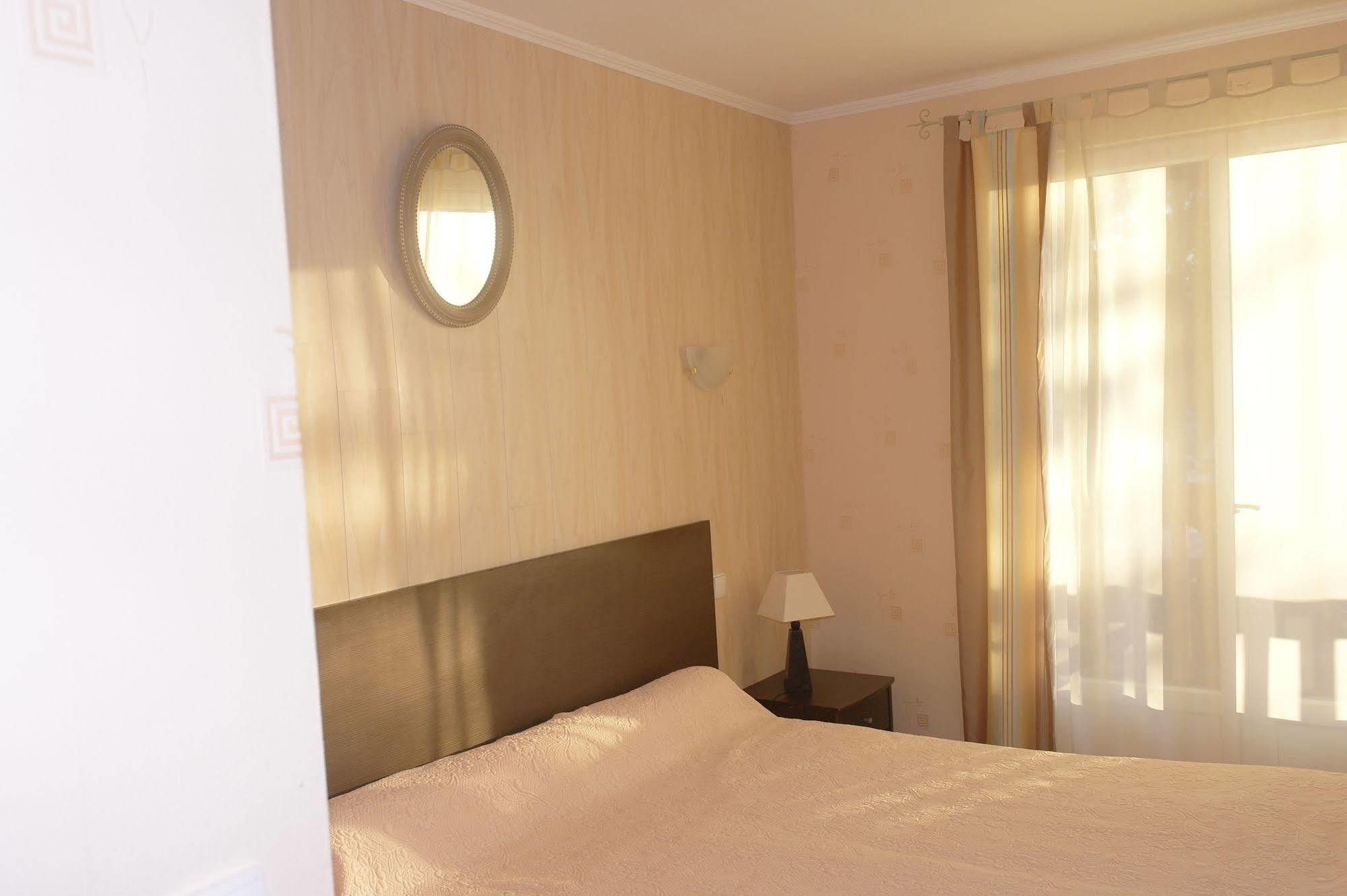 Hostellerie Saint Clement Vic-sur-Cère Kültér fotó