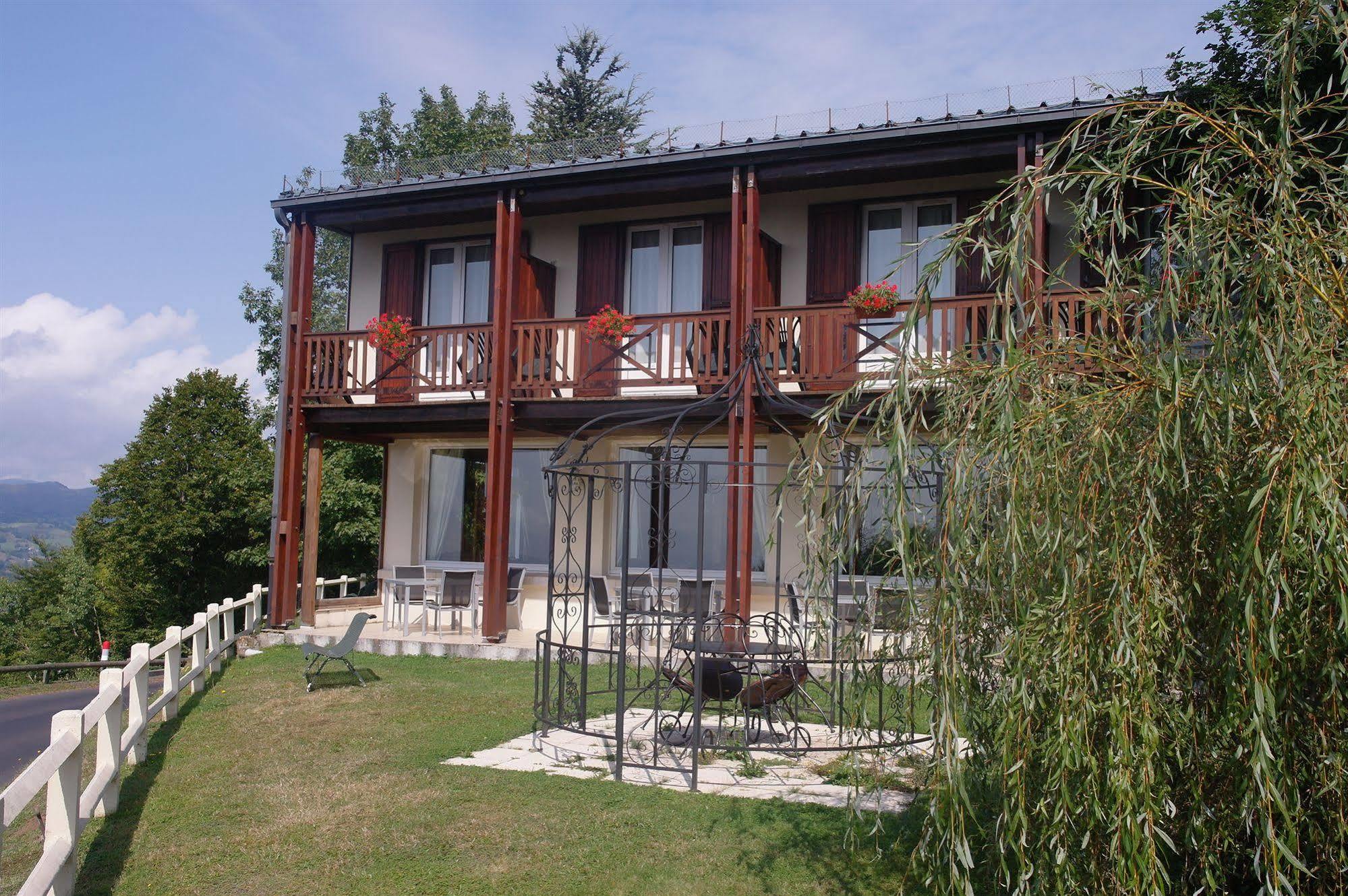 Hostellerie Saint Clement Vic-sur-Cère Kültér fotó