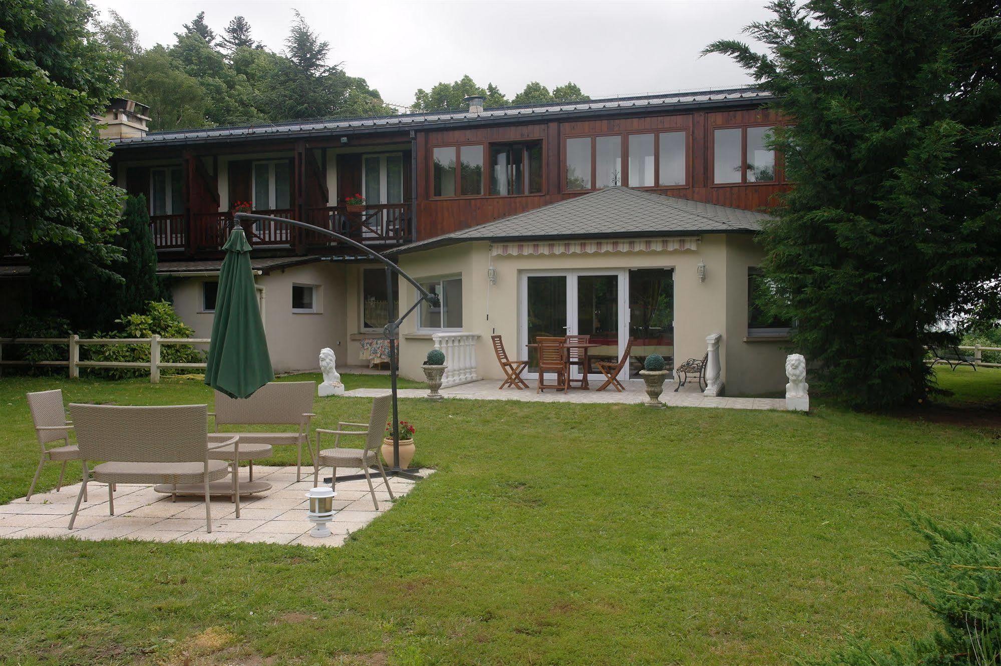 Hostellerie Saint Clement Vic-sur-Cère Kültér fotó