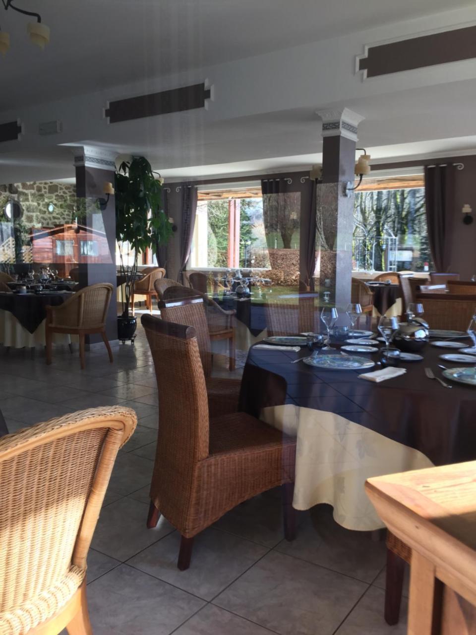 Hostellerie Saint Clement Vic-sur-Cère Kültér fotó