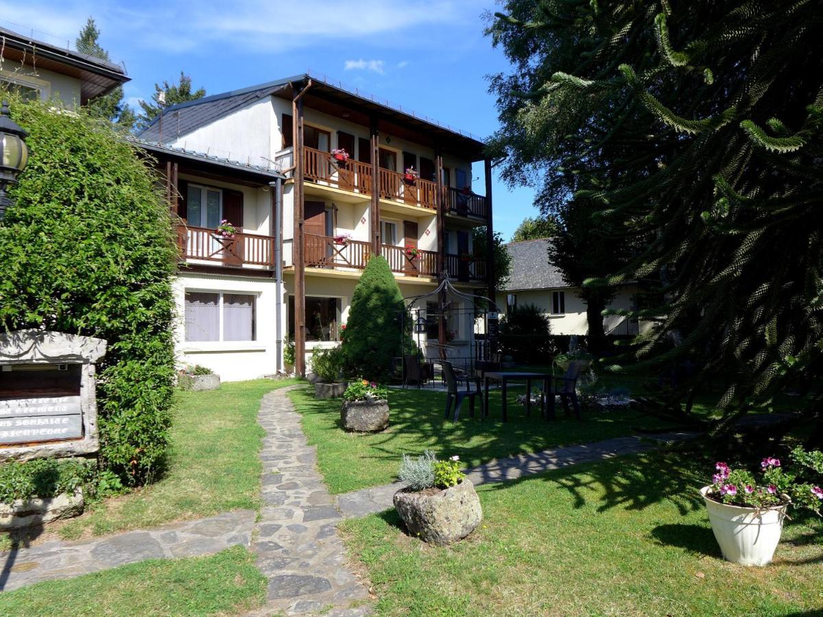 Hostellerie Saint Clement Vic-sur-Cère Kültér fotó